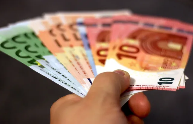 ADAPTER WTYCZKA MINI,GNIAZDO EURO Z PRZEWODEM 
